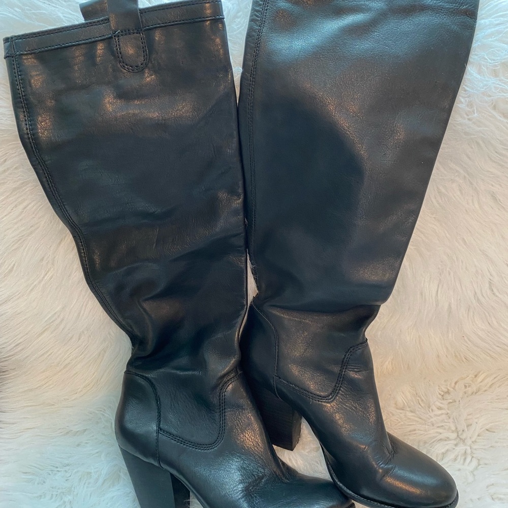 ❤️Vince Camuto black leather boots.